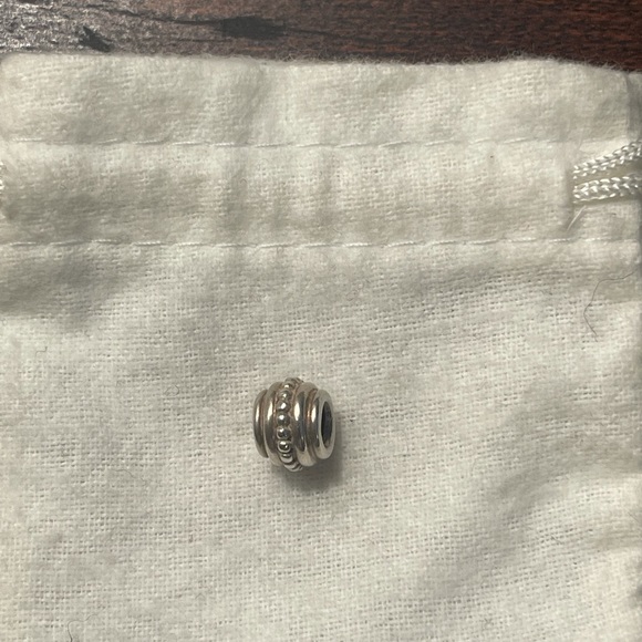Authentic Pandora charm - Picture 2 of 4